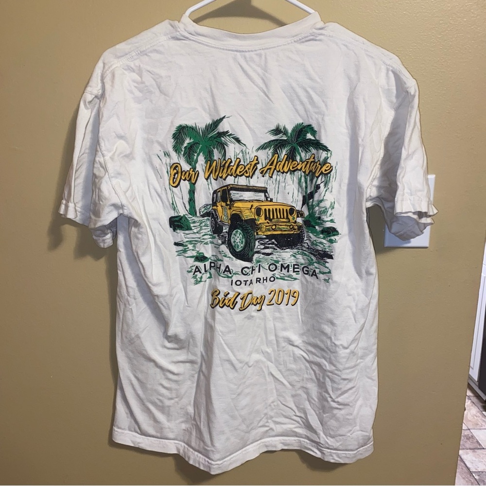 White Alpha Chi Omega Graphic T-shirt “Welcome To The Jungle”